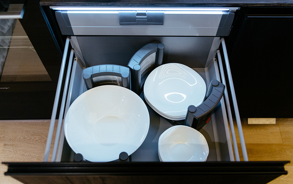 "Шоколадная кухня с мятой стеной" ("Дачный ответ" от 05.04.15) Кухня Бруно