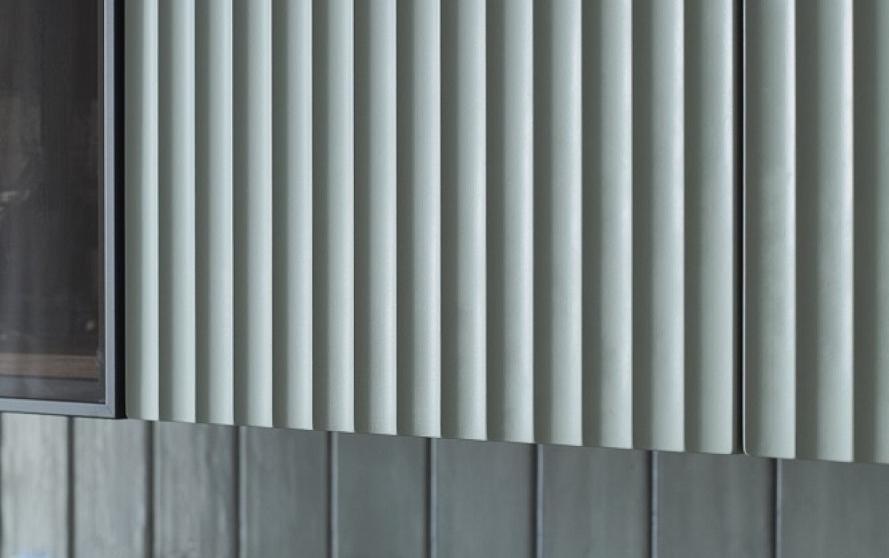 Шелфейно-древесная кухня с открытым хранением