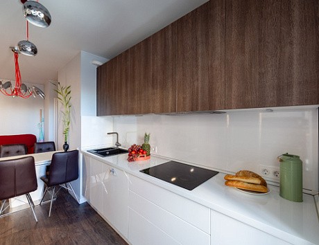 Светлая кухня в Санкт-Петербурге