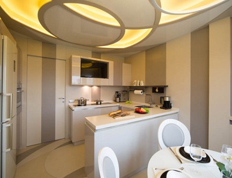 Светлая кухня в Санкт-Петербурге