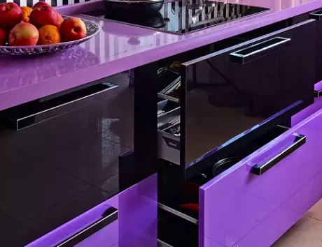 Фиолетовая кухня в Санкт-Петербурге
