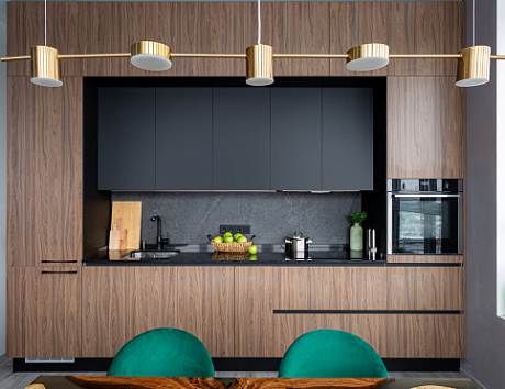 Коричневая кухня в Новосибирске