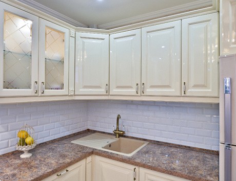 Светлая кухня в Санкт-Петербурге