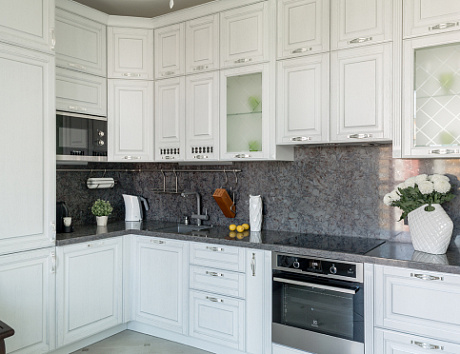 Светлая кухня в Екатеринбурге