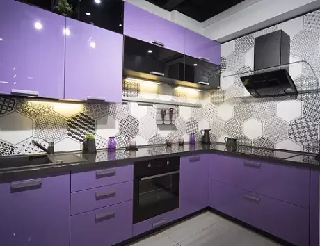 Фиолетовая кухня в Санкт-Петербурге
