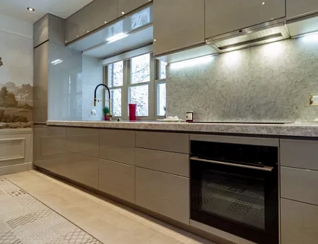 Серая кухня в Клину