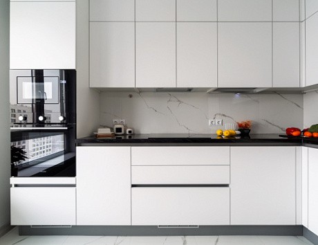 Оформление интерьера светлой кухни